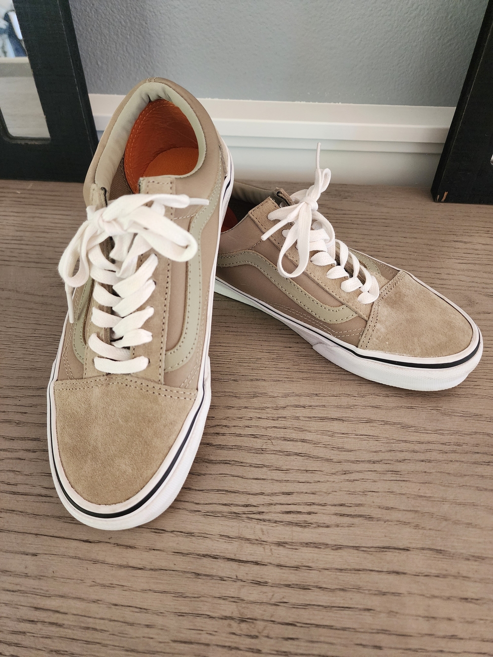 Vans Women's Beige and Cream Old Skool Low-Top Sneakers
